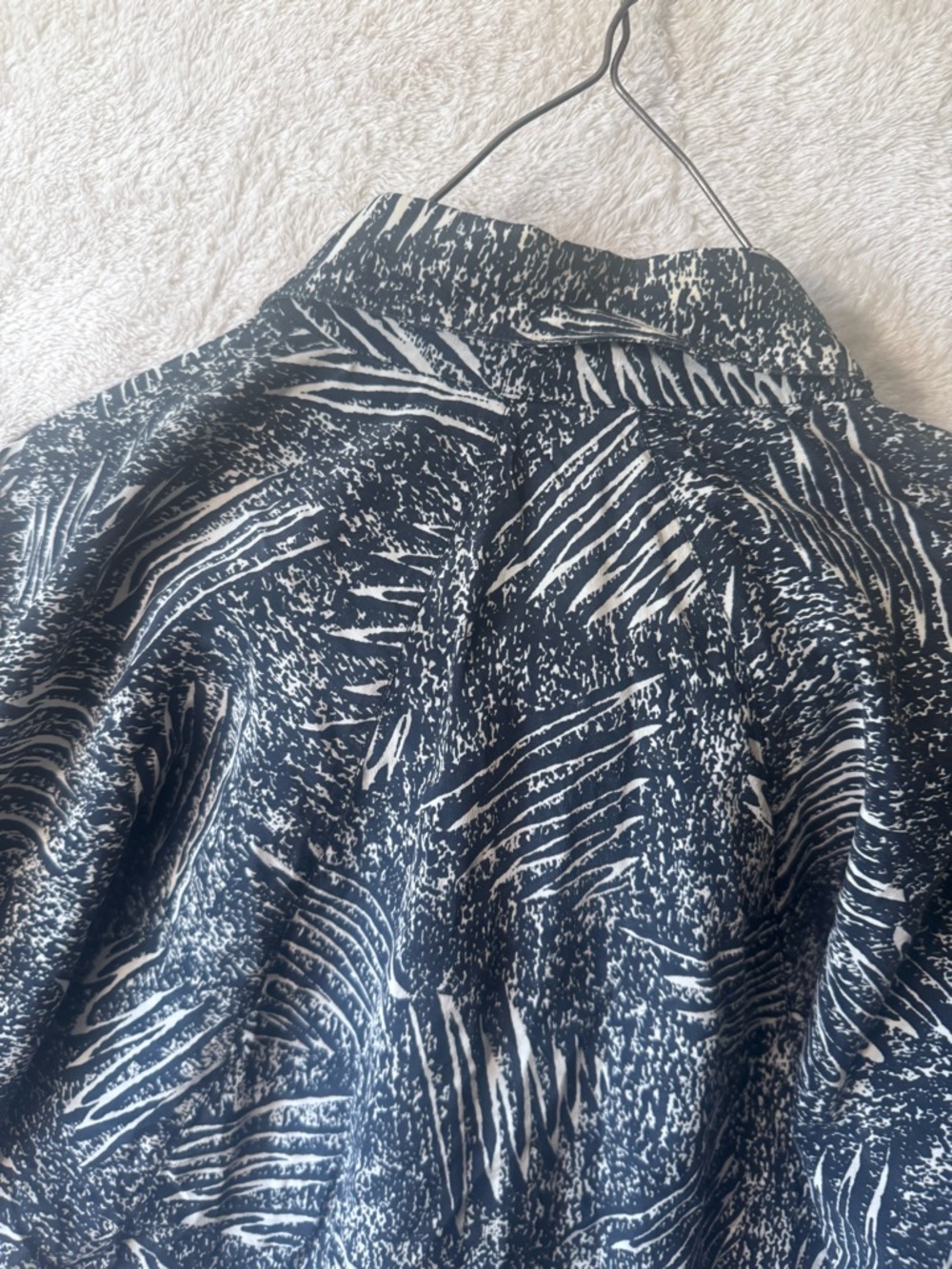 Julie V England 100% Silk 90s Abstract Animal Print Blouse 8 Top Light Blue Tan - Picture 7 of 16